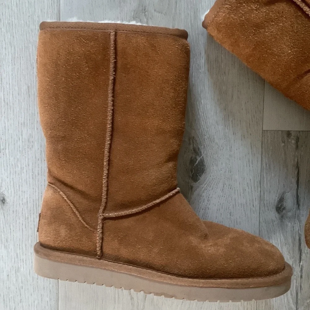 UGG KOOLABURRA Chestnut Suede Low‎ Boot Fur Lined size 6 tan camel fall winter